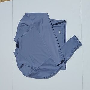 #691 NWOT Under Armour Crop Long Sleeve